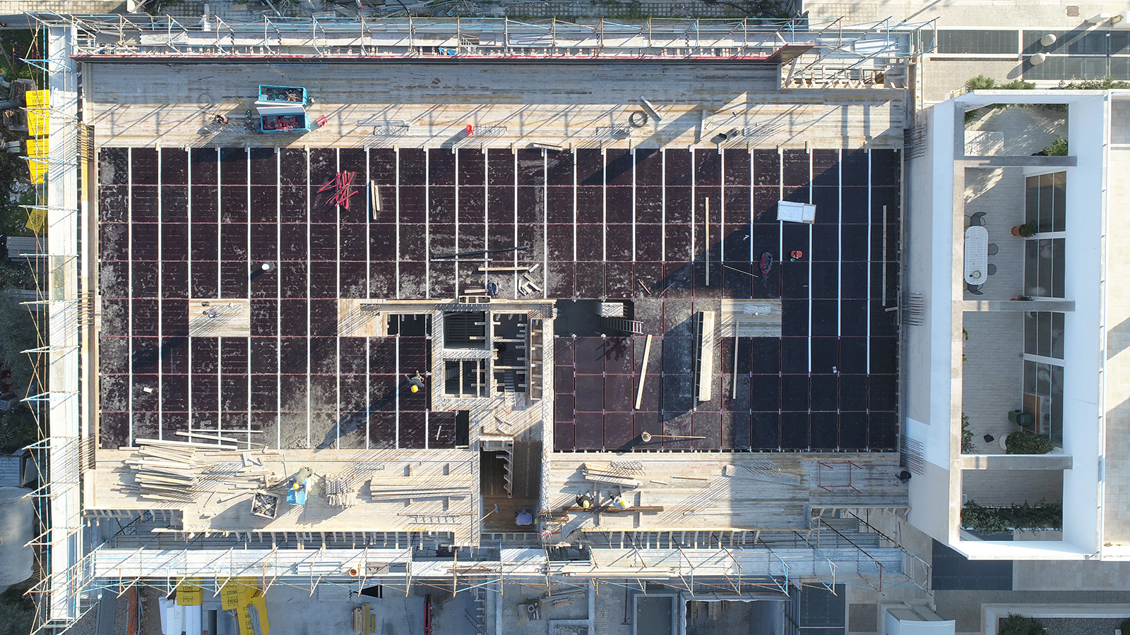 Cantiere Bari - Palazzo Vesta - Casseforme per solai Aluplus e casseforme per pareti Optimo